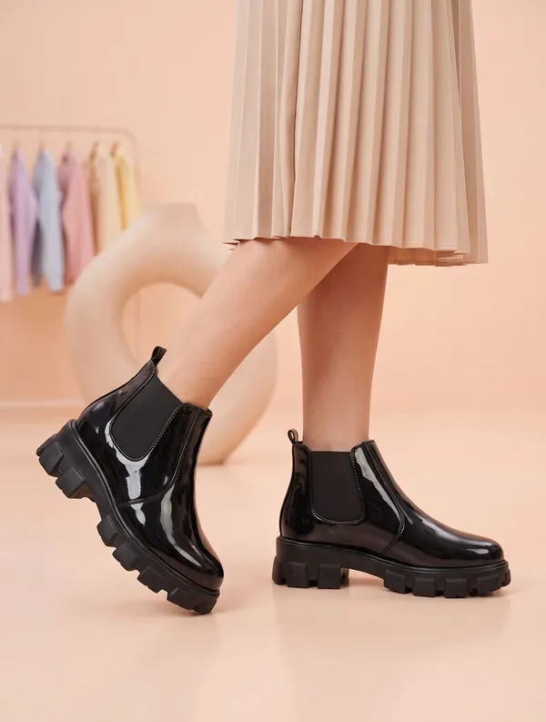 EVICTA_Women's_Chelsea_Boots_|_Sleek_Everyday_Style_Boots_For_Women_Boots_For_Women_(Black_,_4)