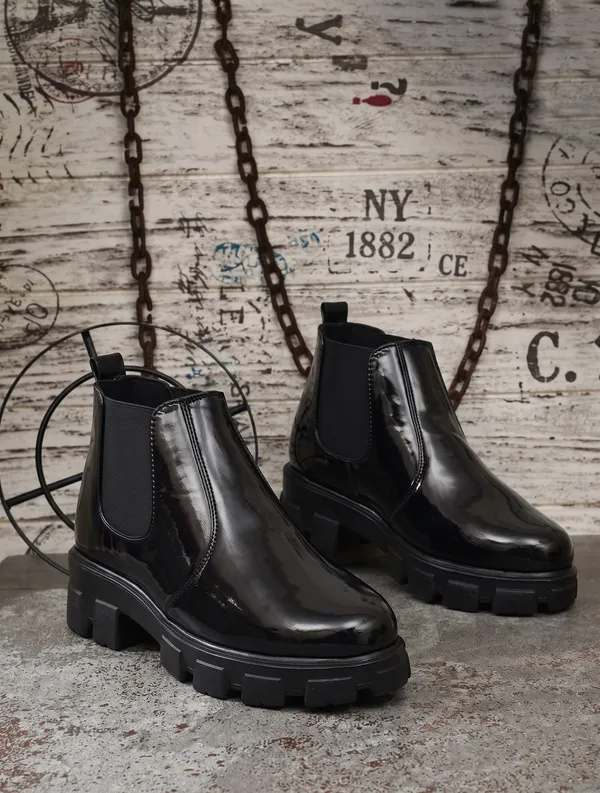 EVICTA_Women's_Chelsea_Boots_|_Sleek_Everyday_Style_Boots_For_Women_Boots_For_Women_(Black_,_4)