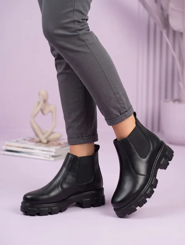 EVICTA_Women's_Chelsea_Boots_|_Sleek_Everyday_Style_Boots_For_Women_Boots_For_Women_(Black_,_5)