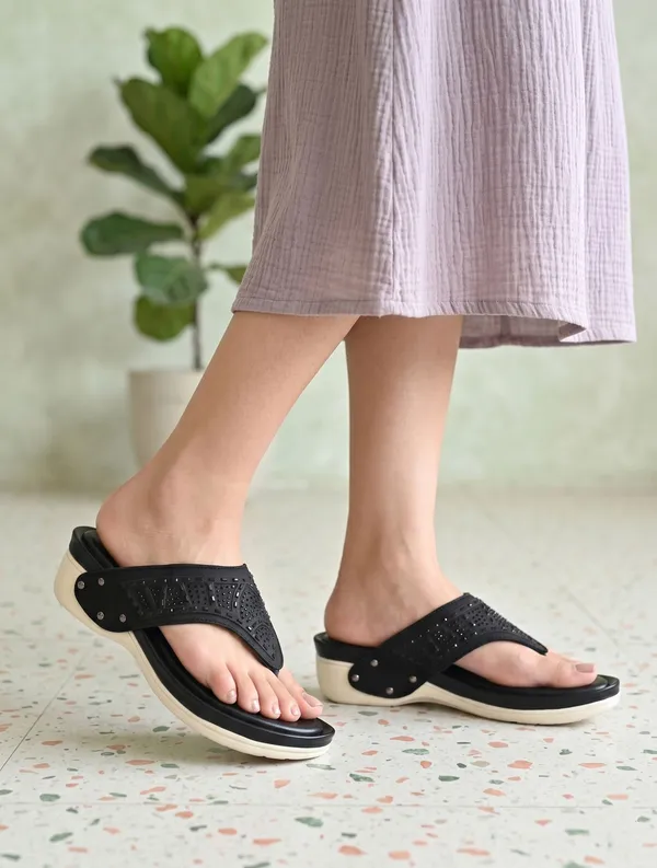 EVICTA_Women_Wedges_(Black_,_4)