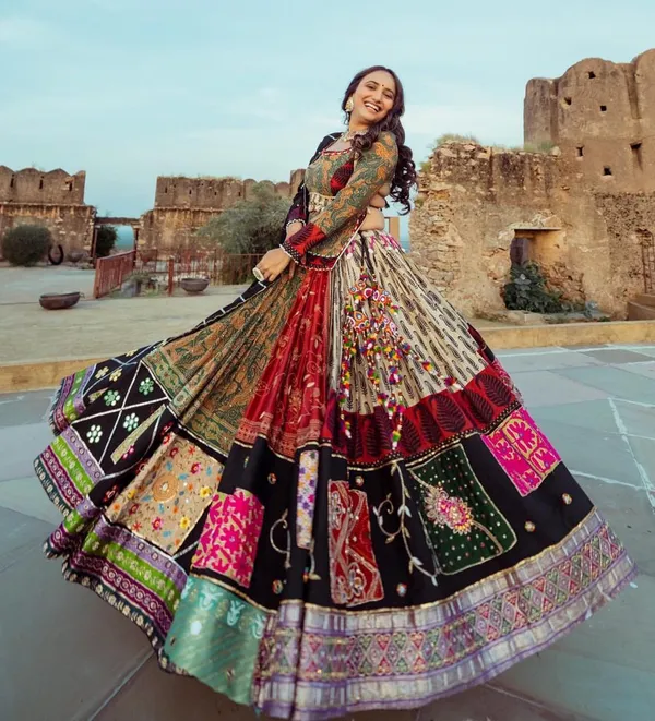 Black_Lehenga_Choli_With_Mirror_Work_And_Attached_Black_Dupatta