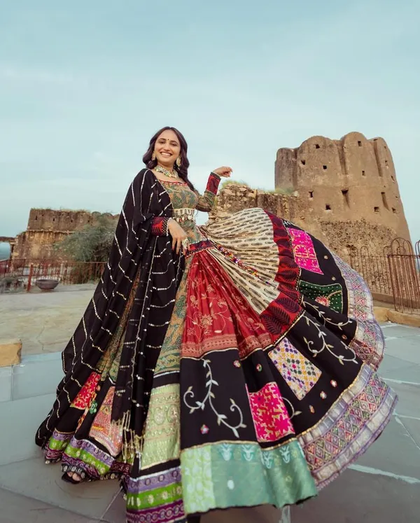Black_Lehenga_Choli_With_Mirror_Work_And_Attached_Black_Dupatta