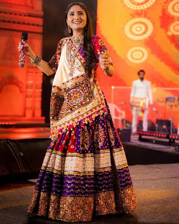 Pink_And_White_Designer_Lehngha_Real_Mirror_Work_With_Dupatta