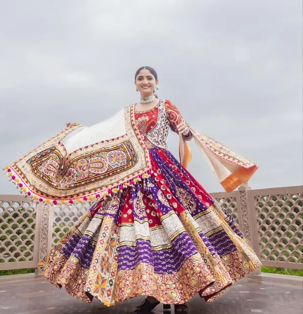 Pink_And_White_Designer_Lehngha_Real_Mirror_Work_With_Dupatta