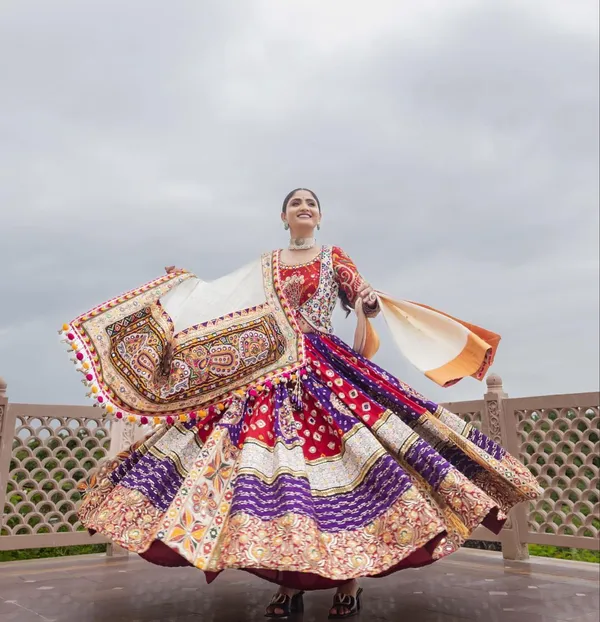 Pink_And_White_Designer_Lehngha_Real_Mirror_Work_With_Dupatta