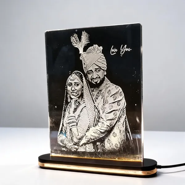 Acrylic_Wedding_Couple_Engraved_Photo_Frame