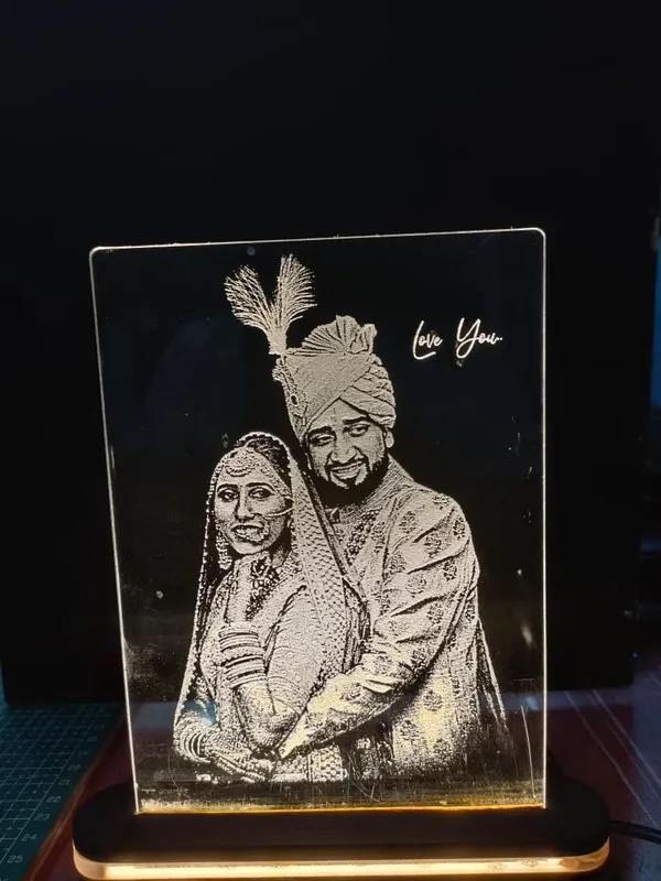 Acrylic_Wedding_Couple_Engraved_Photo_Frame