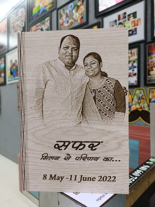 Wooden_Engraved_Couple_Photo_Plaque