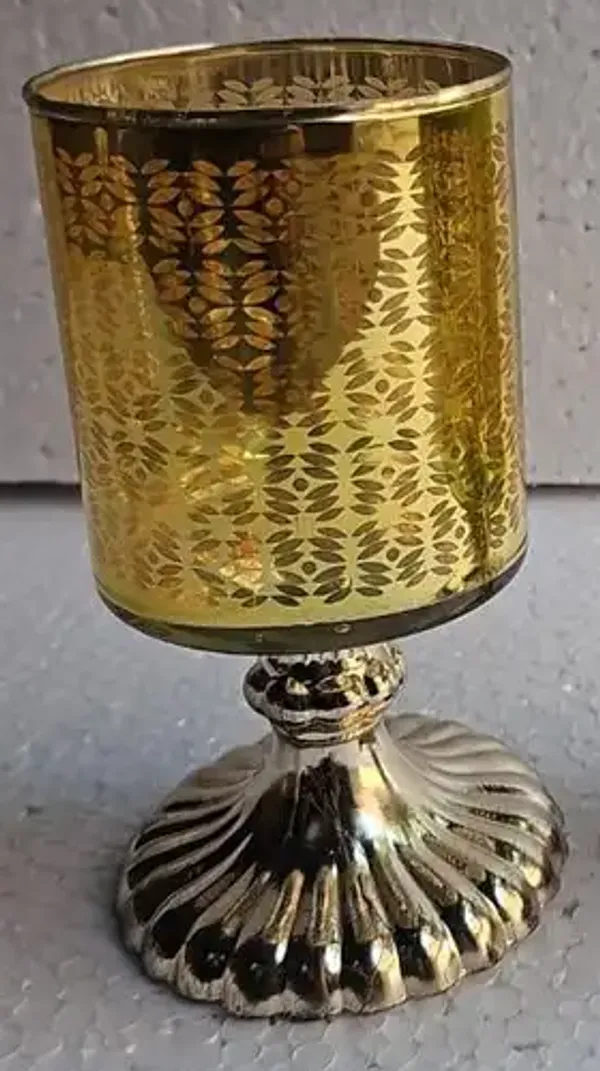 Gold_Tone_Floral_Pattern_Pedestal_Candle_Holder