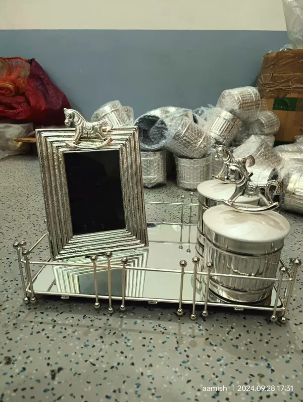 Metal_Horse_Design_Vanity_Organizer_Set