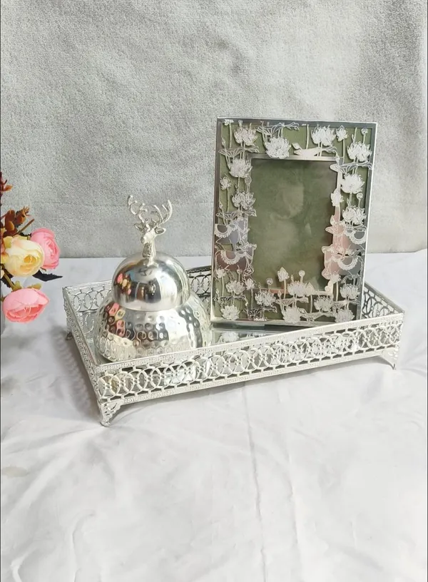 Silver-Tone_Ornate_Floral_Decorative_Tray_Set