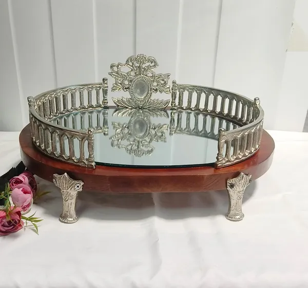 Silver_Metal_Serving_Tray_For_Home_Organization