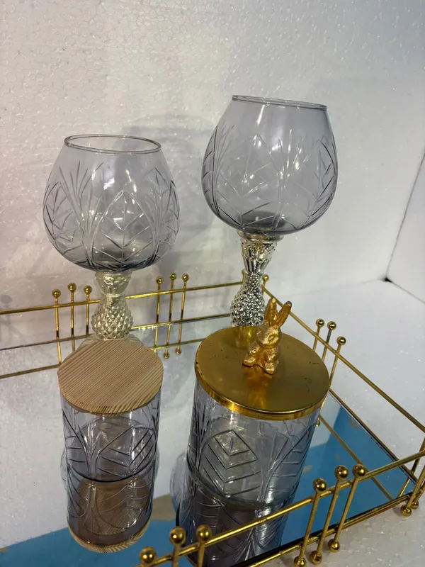 Glass_Decorative_Leaf_Pattern_Tabletop_Set_With_Gold_Tray