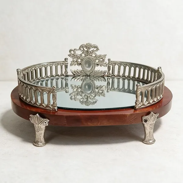 Silver_Metal_Serving_Tray_For_Home_Organization