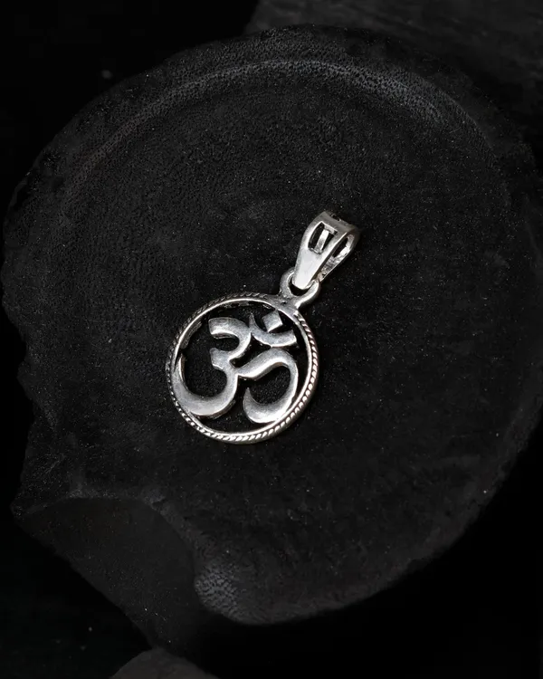 Silver_Sterling_Om_Pendant_Chain_For_Men