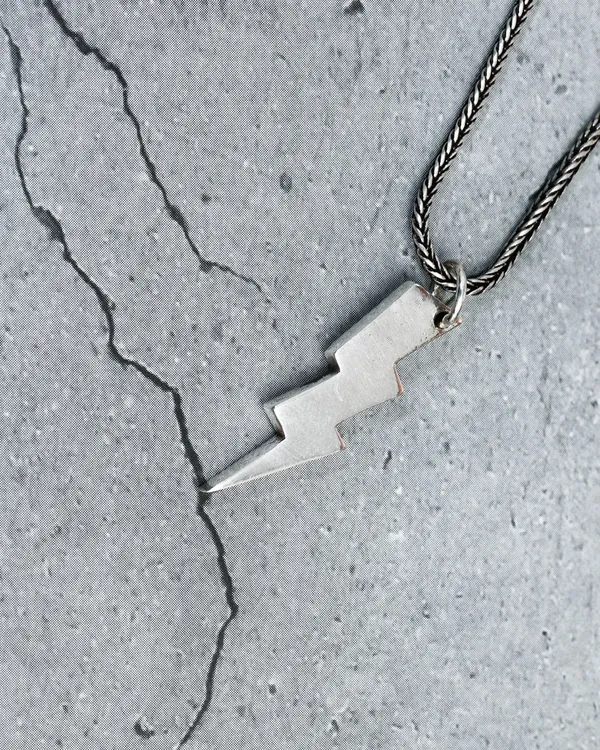 Silver_Flash_Pendant_Chain_For_Men