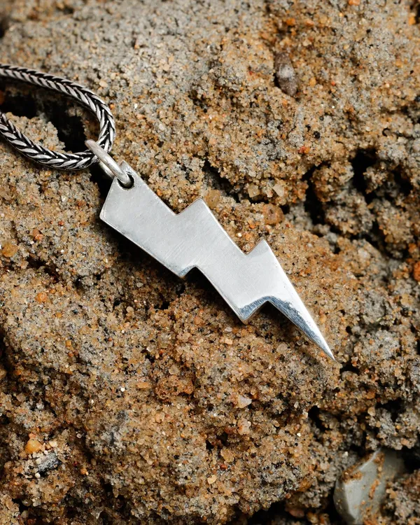 Silver_Flash_Pendant_Chain_For_Men