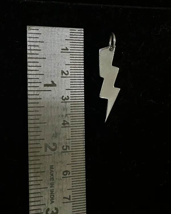 Silver_Flash_Pendant_Chain_For_Men