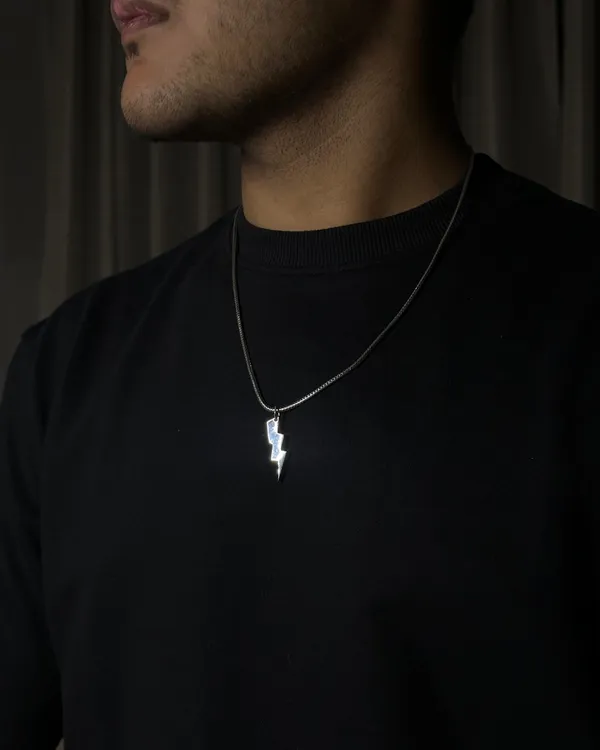 Silver_Flash_Pendant_Chain_For_Men