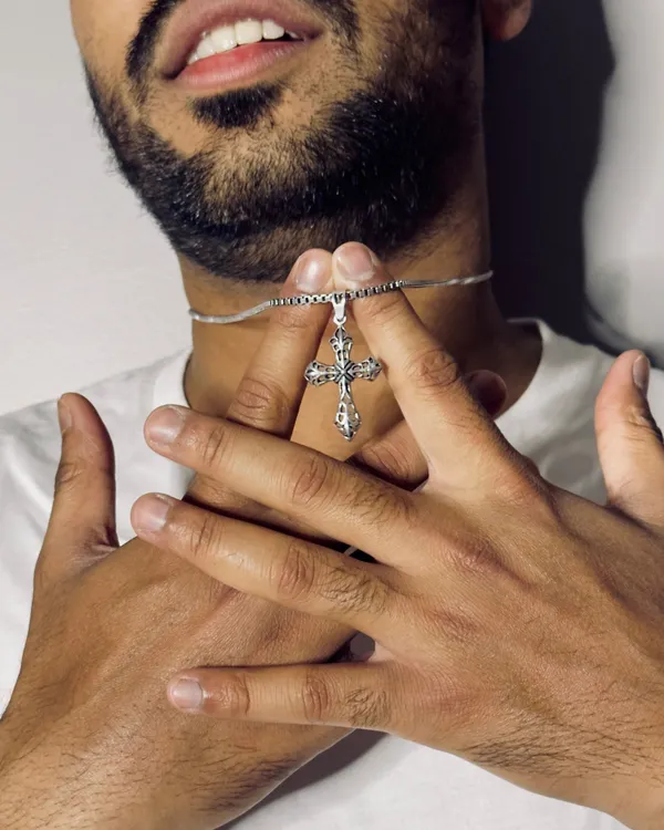 Silver_Sterling_Jesus_Pendant_Chain_For_Men