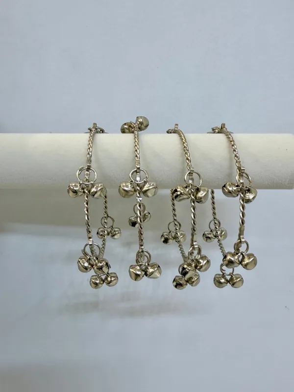 Silver_Metal_Bangle_For_Women_Set_Of_4