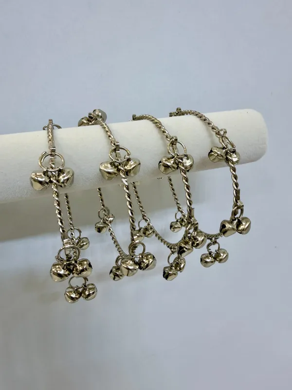 Silver_Metal_Bangle_For_Women_Set_Of_4