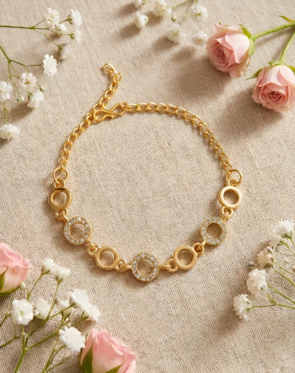 Elegant_Gold-Tone_Crystal_Chain_Necklace_|_Minimal_Floral_Circle_Design