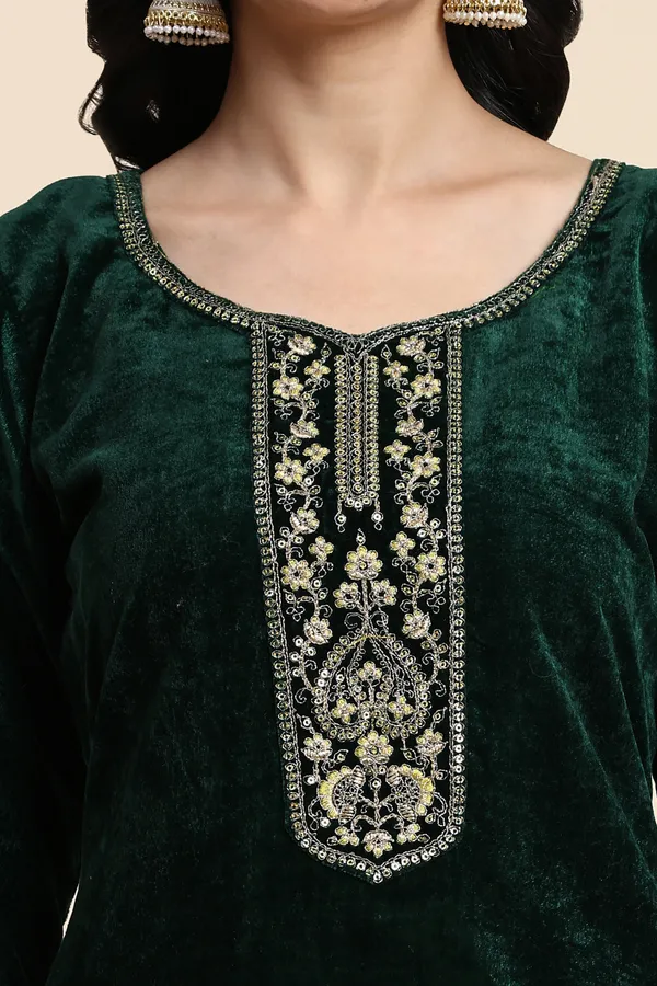 Green_Velvet_Embroidery_Straight_Kurta_Pant_Set_With_Dupatta_For_Women