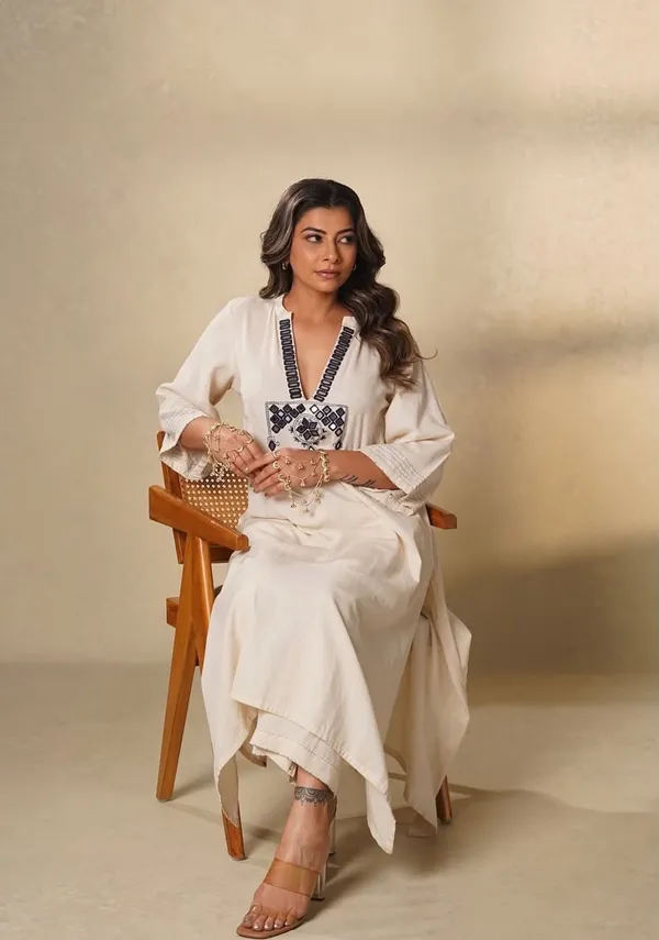 White_Embroidered_Kurta_Set_for_Women