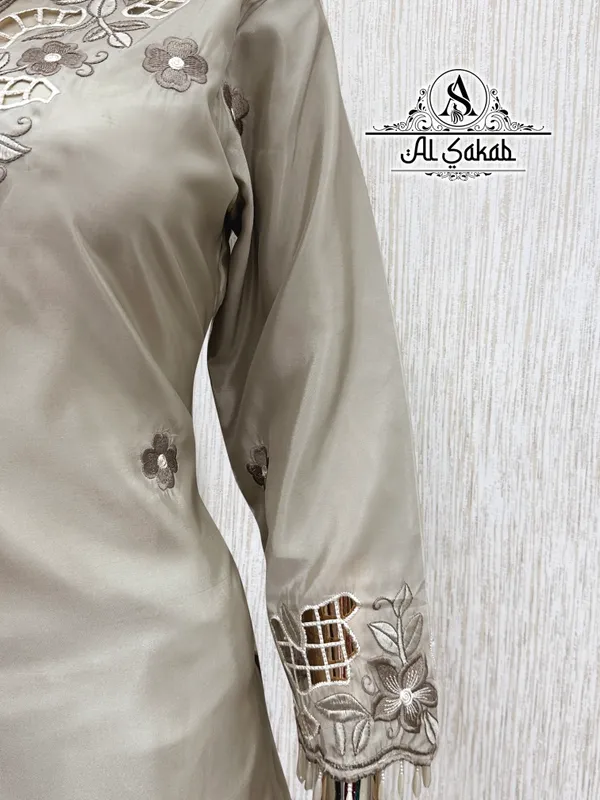 Skin_Cotton_Embroidered_Cutwork_Suit_Set_For_Women