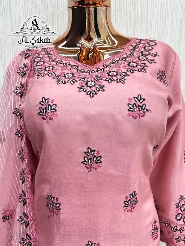 Tomato_Heavy_Glass_Cotton_Embroidered_Suit_Set_For_Women