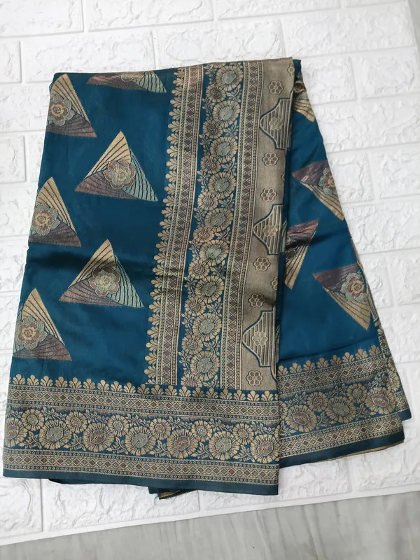 Art_Silk_Zari_Woven_Desigenr_Pallu_Saree_For_Women