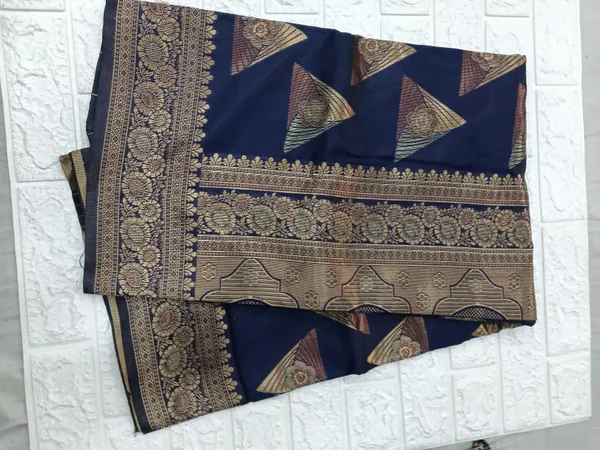 Art_Silk_Zari_Woven_Desigenr_Pallu_Saree_For_Women