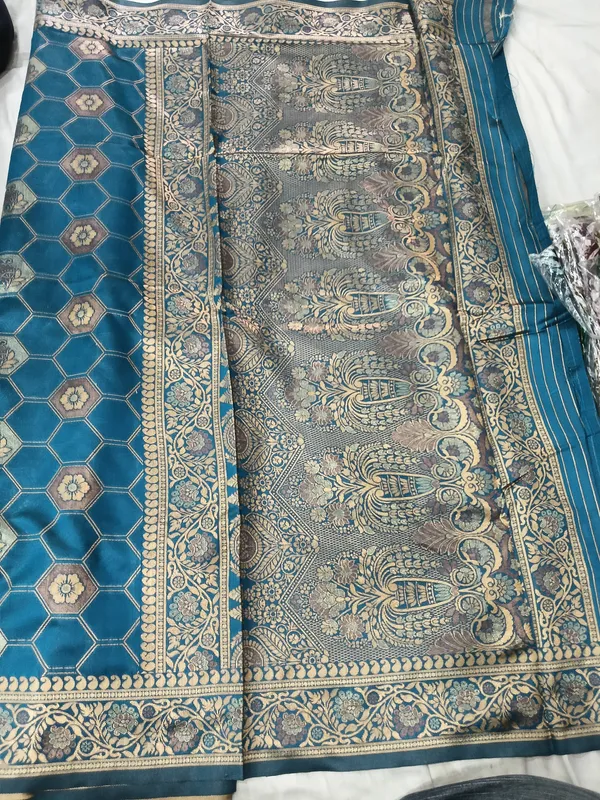 Art_Silk_Zari_Woven_Desigenr_Pallu_Saree_For_Women