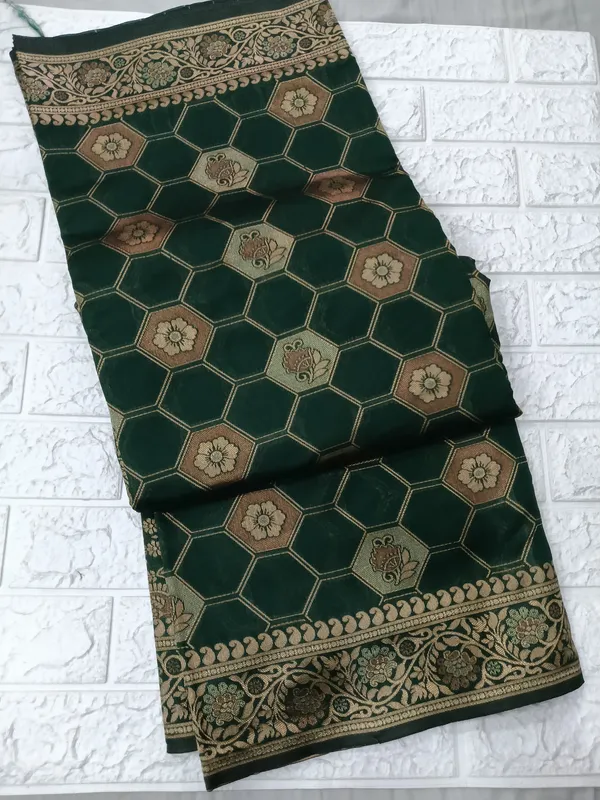 Art_Silk_Zari_Woven_Desigenr_Pallu_Saree_For_Women