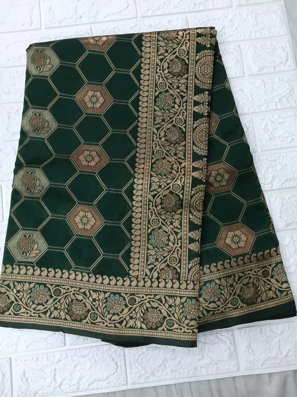 Art_Silk_Zari_Woven_Desigenr_Pallu_Saree_For_Women