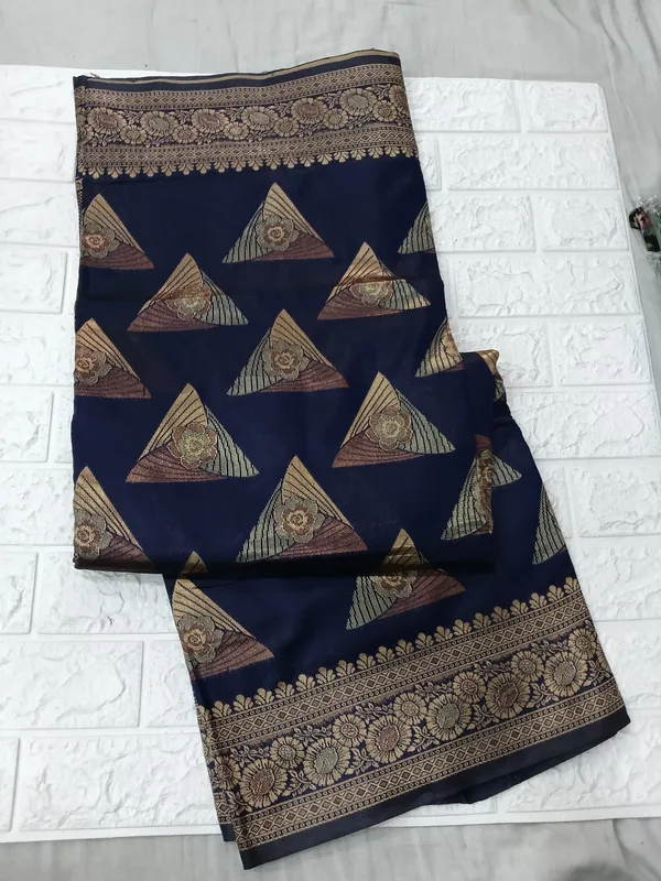 Art_Silk_Zari_Woven_Desigenr_Pallu_Saree_For_Women