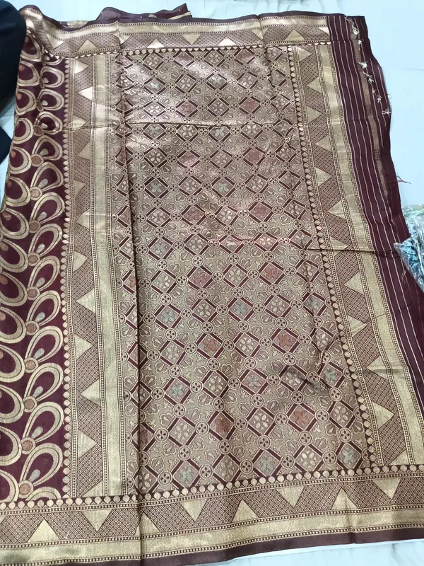 Art_Silk_Zari_Woven_Desigenr_Pallu_Saree_For_Women