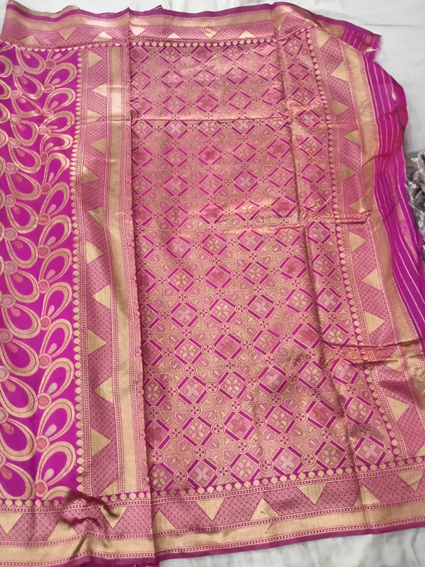 Art_Silk_Zari_Woven_Desigenr_Pallu_Saree_For_Women