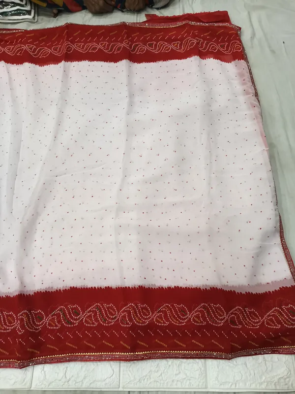 White_Printed_Saree_With_Red_Border_for_Women
