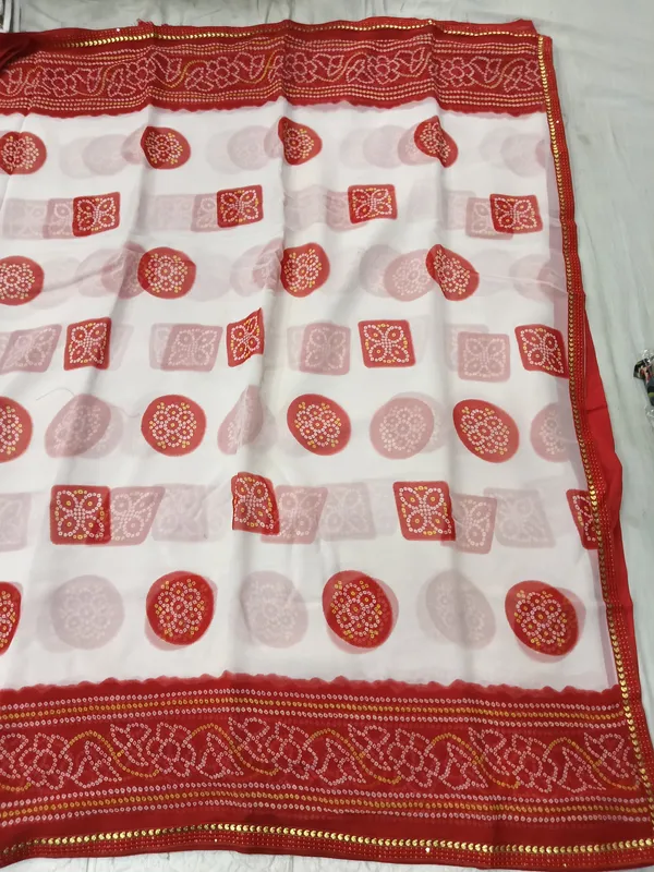 White_Printed_Saree_With_Red_Border_for_Women