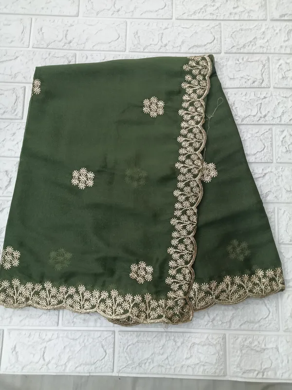Green_Embroidered_Saree_for_Women