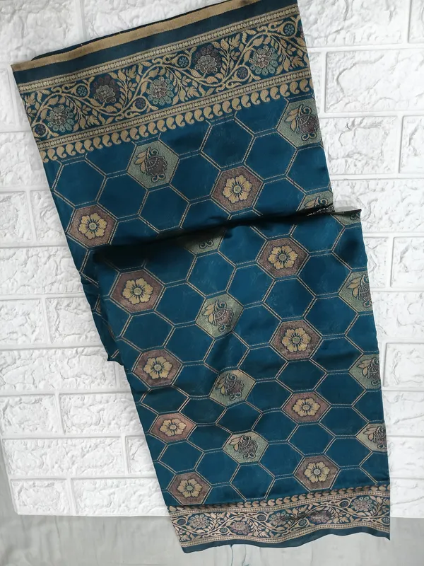 Art_Silk_Zari_Woven_Desigenr_Pallu_Saree_For_Women