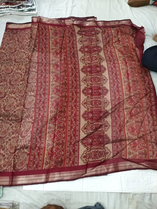 Pure_Mul_Cotton_Maroon_Beige_Paisley_Print_Saree_For_Women