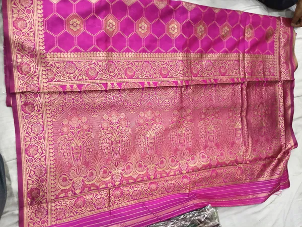 Art_Silk_Zari_Woven_Desigenr_Pallu_Saree_For_Women