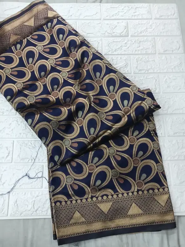 Art_Silk_Zari_Woven_Desigenr_Pallu_Saree_For_Women