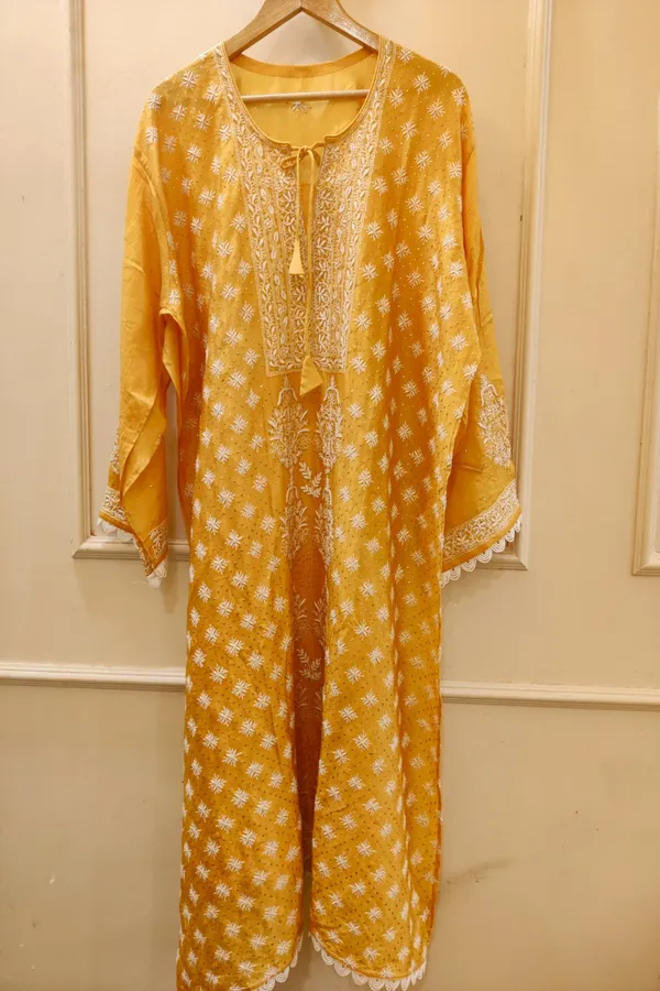 Chikankari_Embroidered_Kurta_Set_for_Women