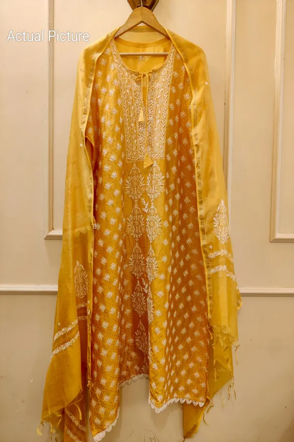 Chikankari_Embroidered_Kurta_Set_for_Women