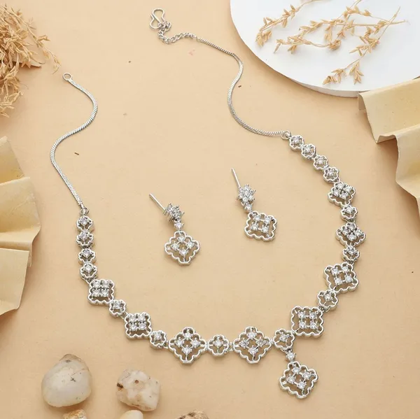 Silver_Floral_Necklace_And_Earrings_Set_for_Women