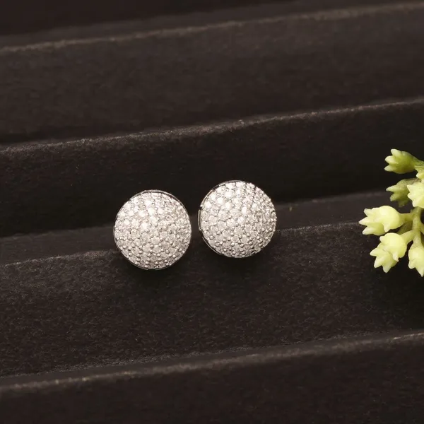 Stunning_Silver_Ad_Earring